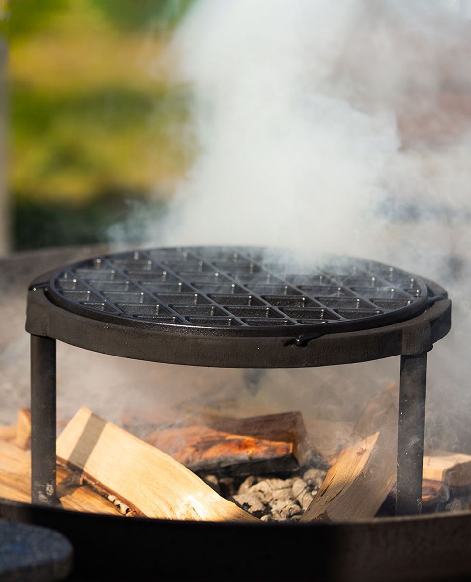 Модульная подставка с чугунной решеткой заказать и купить по цене  ниже рынка от производителя с доставкой.